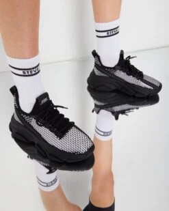 Steve Madden Poise Sneaker BLACK -Steve Madden Magasin SM 2022 DECEMBER LEGS DOWN PHANTOM 1507 CROP