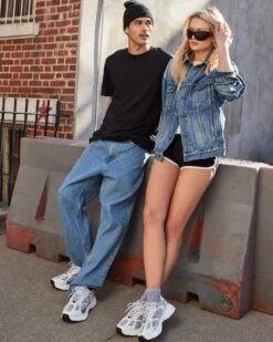 Steve Madden Plaja Sneaker WHITE/ SILVER -Steve Madden Magasin SM 2023 MARCH LIFESTYLE 24 PLAJA PRINS 0827 CROP