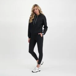 Iaglow Jogger BLACK -Steve Madden Magasin Set7 Fullbody TIFF 25