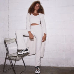 Boucle Pants BONE 11 Boucle Pants BONE -Steve Madden Magasin Square SM 2022 SEPTEMBER LIFESTYLE 21 POSSESSION BOUCLE 0154 8e2c7308 5428 40ce 84d2 5b9e0fd1fa35